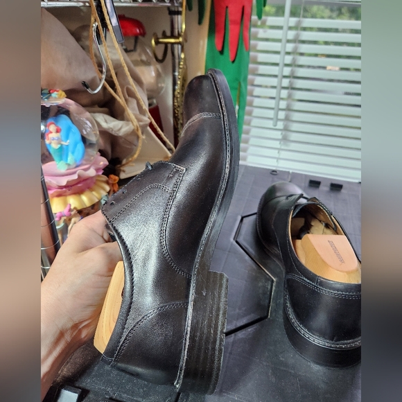 JOHNSTON & MURPHY CAP TOE DRESS SHOES